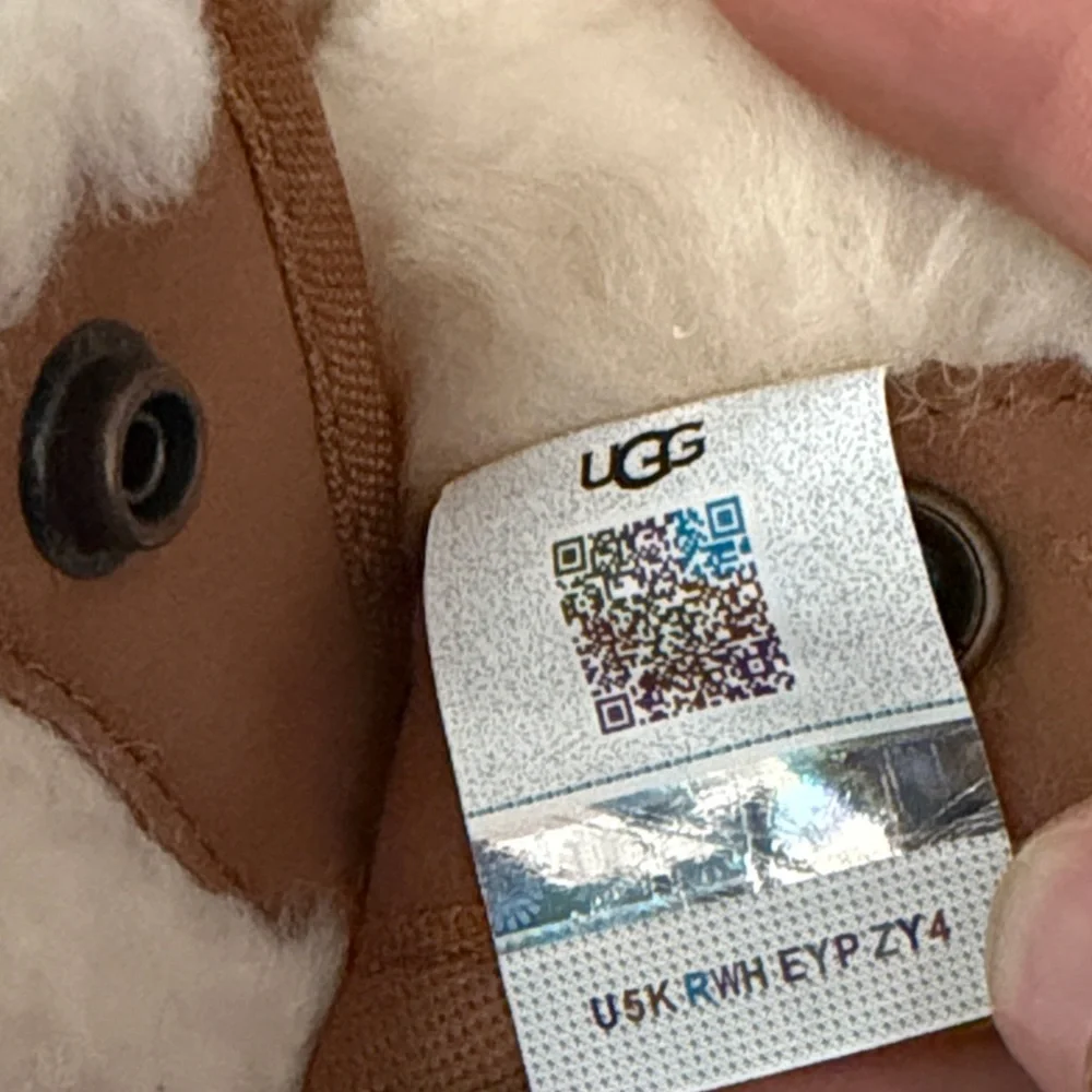 🆕- UGG- Kids' Classic Jona Luxury Boot. Chestnut. Size: 11 NWOB